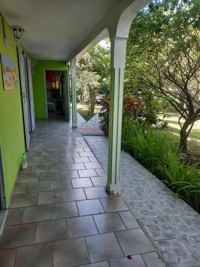 Appartement Le Jardin de Massieux à Bouillante